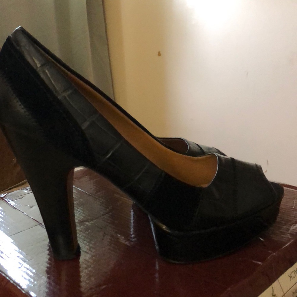 Shoes - Picture 4 of 4